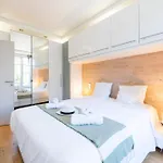 Air-Conditioned 2-Br Apartment With Garage Near The Beach