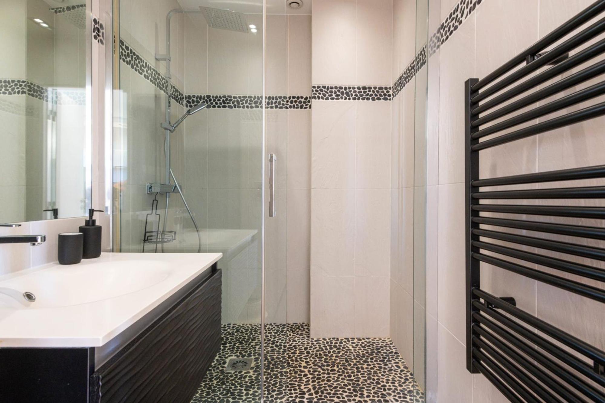 Appartement Air-conditioned 2-br With Garage Near The Cannes