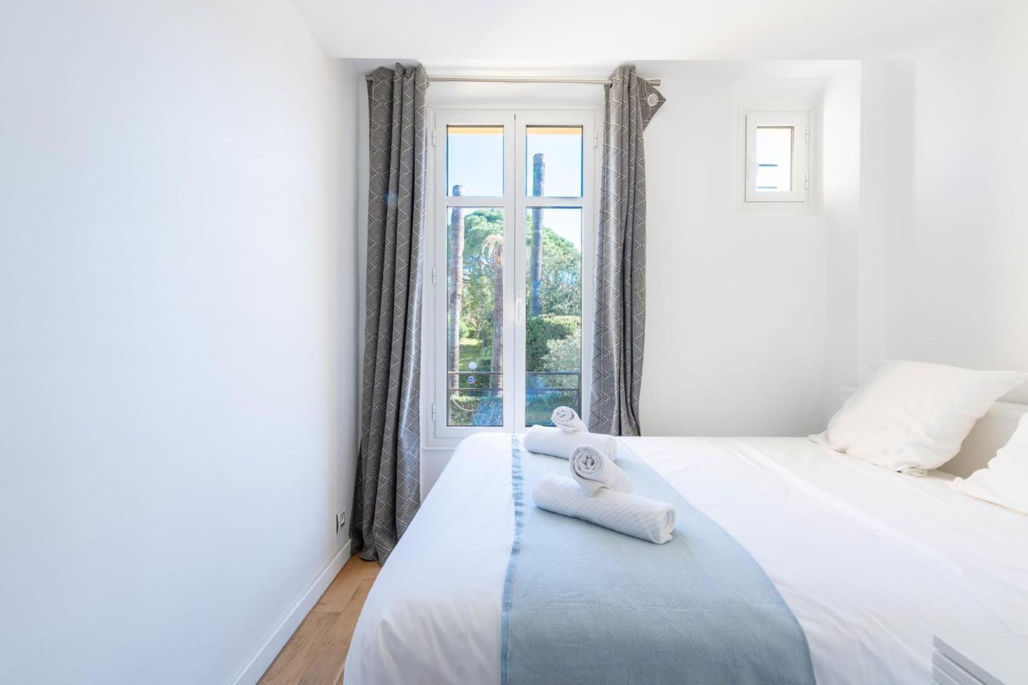 Air-conditioned 2-br With Garage Near The Appartement