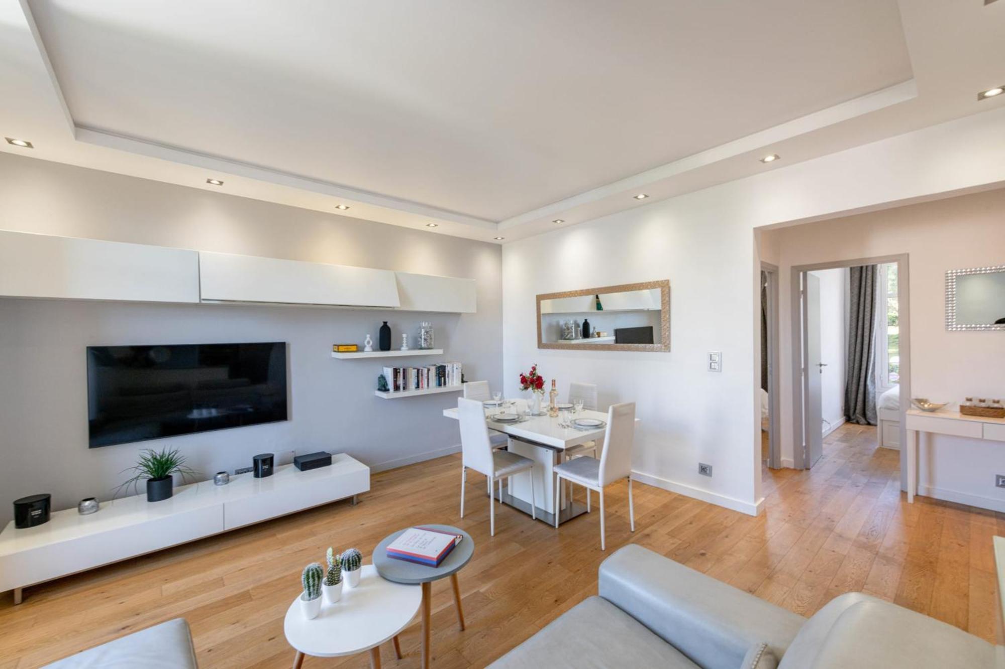 Air-conditioned 2-br With Garage Near The