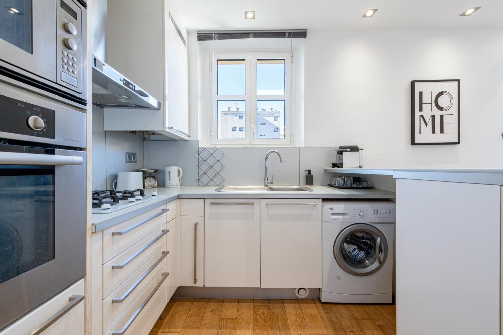 Air-conditioned 2-br With Garage Near The Cannes