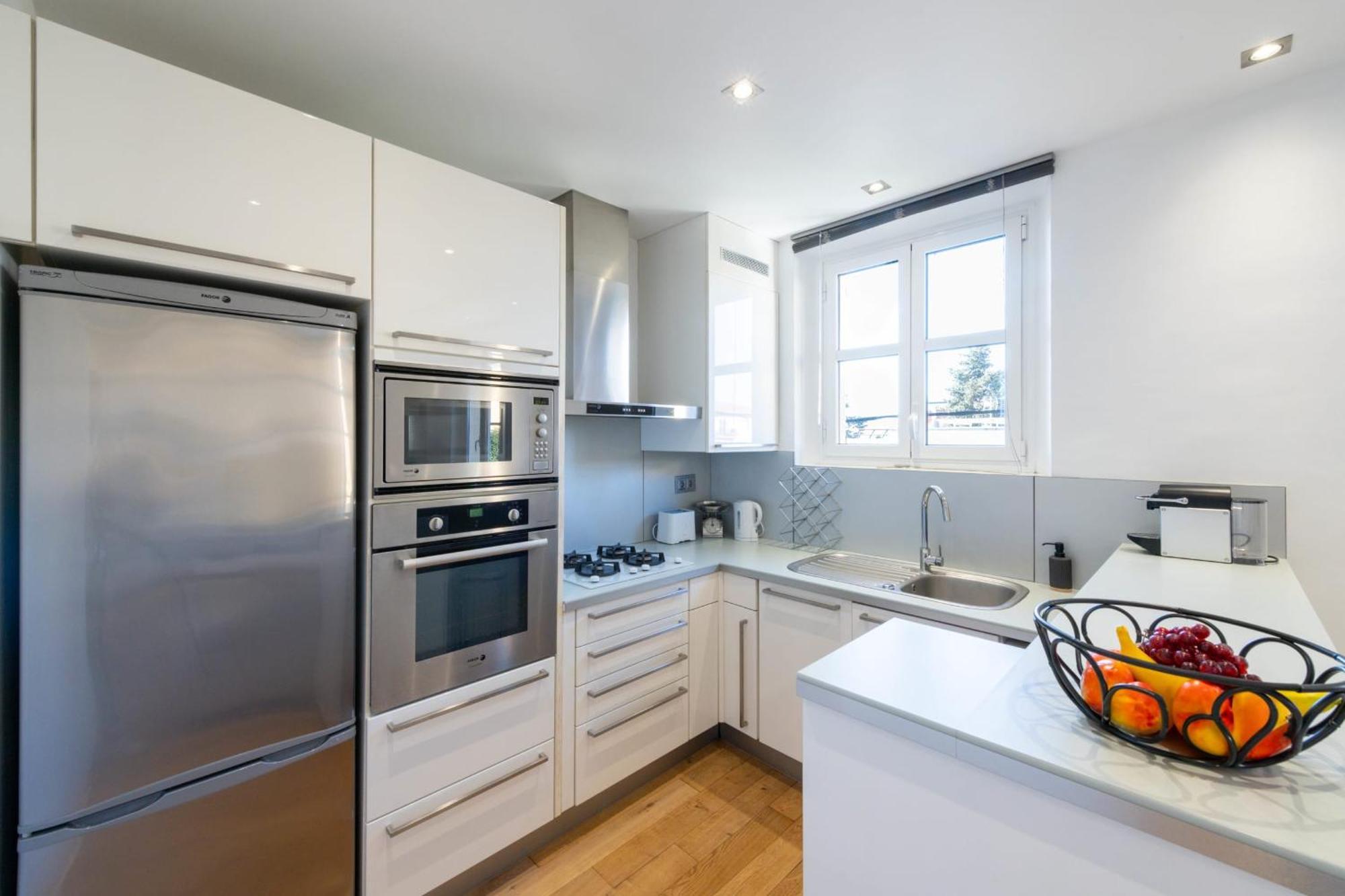Air-conditioned 2-br With Garage Near The * Cannes