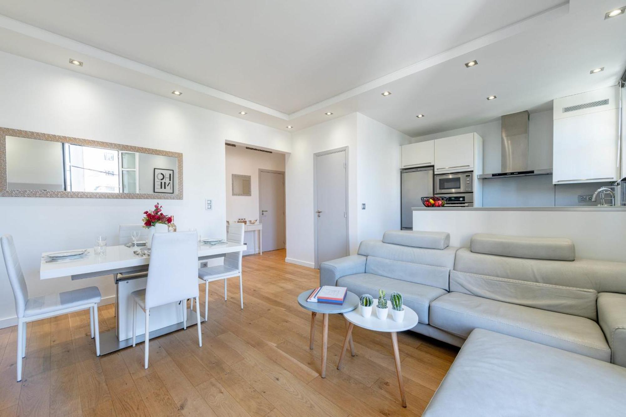 Appartement Air-conditioned 2-br With Garage Near The Cannes